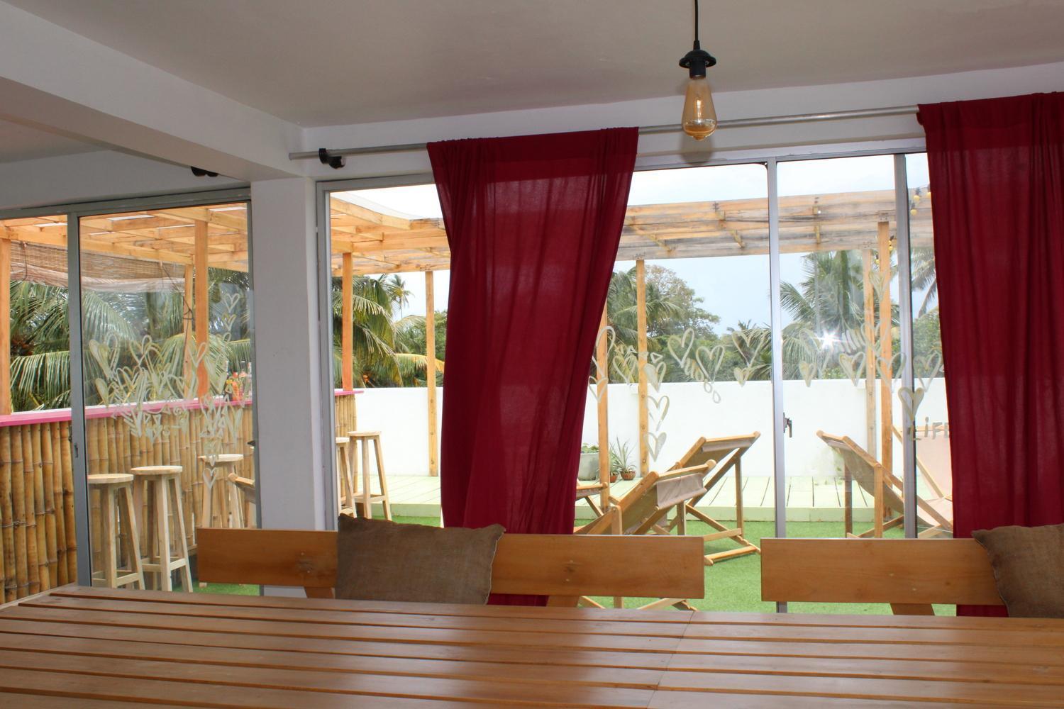 מיריסה Sun & Moon Hostel מראה חיצוני תמונה