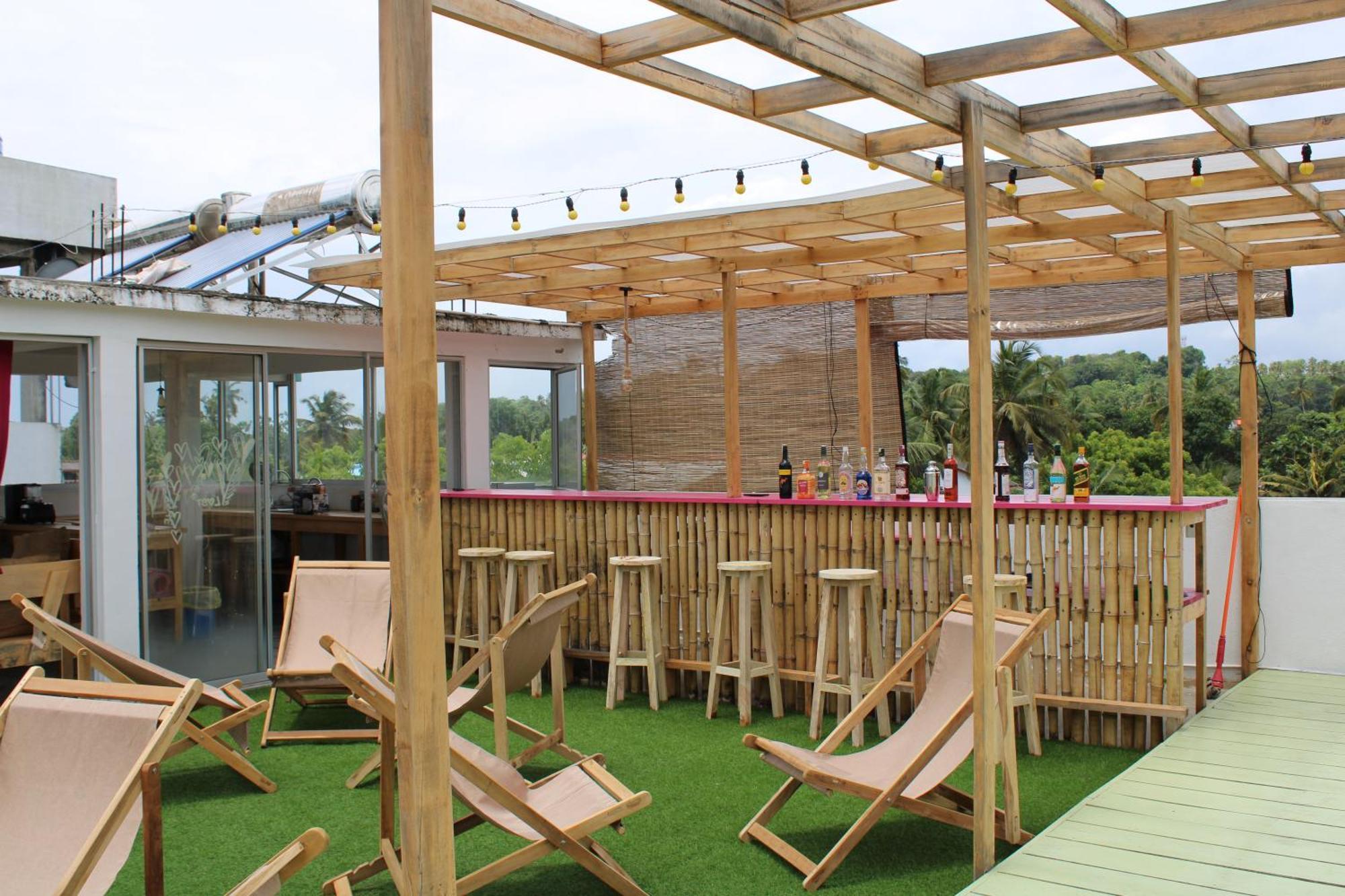 מיריסה Sun & Moon Hostel מראה חיצוני תמונה